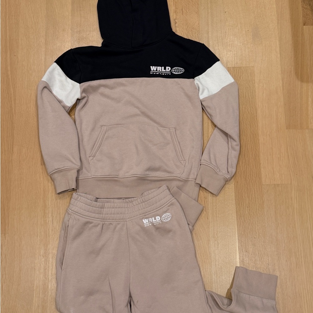 H&M boys beige sweatshirt & sweatpants set size 8/9